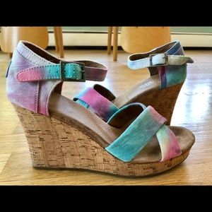 Women’s Tie Dye Toms wedges size 9